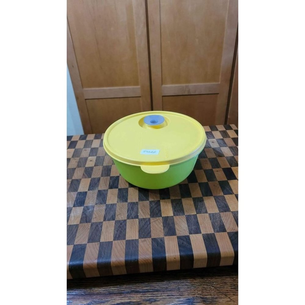 COPY - Tupperware 1 vented bowl